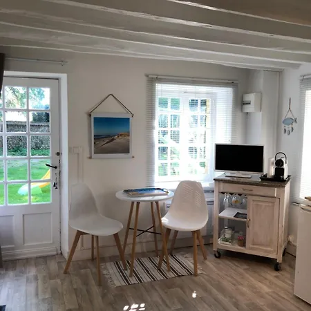 La Chambree Des Colombes Bed & Breakfast *