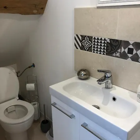 La Chambree Des Colombes Bed and Breakfast