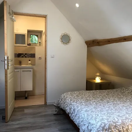 La Chambree Des Colombes Bed and Breakfast